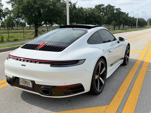 Used 2022 Porsche 911 Carrera image 5