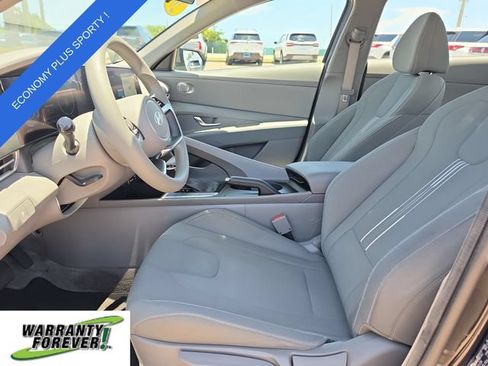 Used 2024 Hyundai Elantra SEL FWD image 13