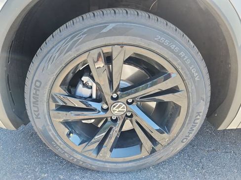 Certified 2024 Volkswagen Tiguan SE R-Line w/ MDO Package, Two-Row AWD/4WD image 15