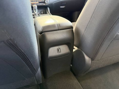 Used 2025 Nissan Sentra SV FWD image 23