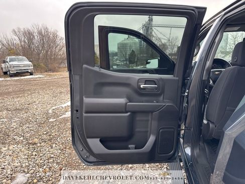 Used 2022 Chevrolet Silverado 1500 LT w/ Z71 Off-Road Package image 29