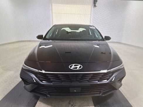 Used 2026 Hyundai Elantra Limited FWD image 12