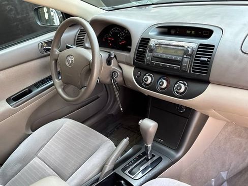 Used 2006 Toyota Camry LE FWD image 24