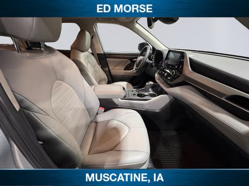 Used 2021 Toyota Highlander XLE AWD/4WD image 15
