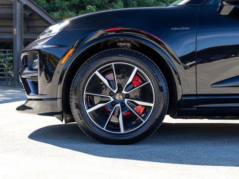 New 2026 Porsche Macan Turbo Electric image 10