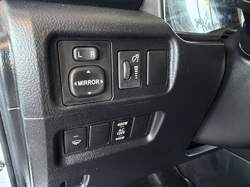 Used 2018 Toyota 4Runner SR5 AWD/4WD image 19