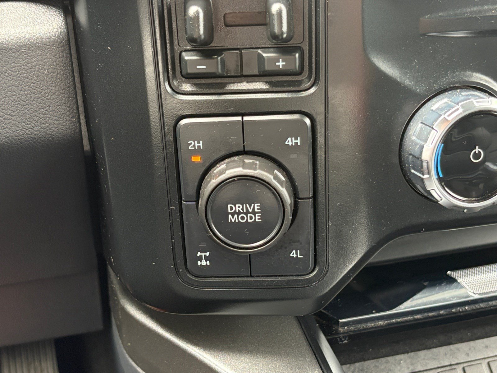 Used 2023 Ford F250 Lariat w/ Lariat Ultimate Package AWD/4WD image 27