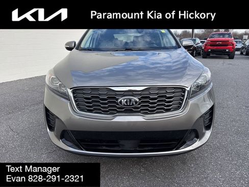 Used 2019 Kia Sorento LX w/ LX Convenience Package image 2
