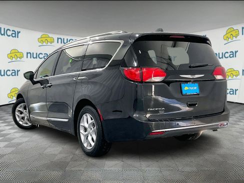 Used 2020 Chrysler Pacifica Touring-L image 4