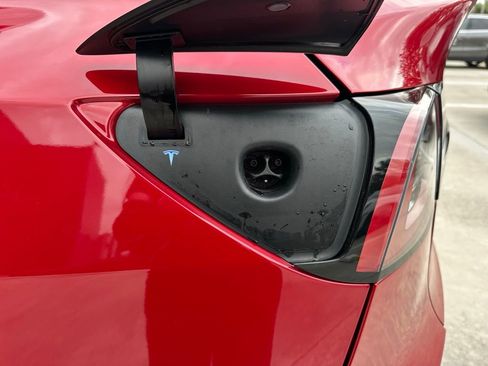 Used 2022 Tesla Model Y Long Range image 35