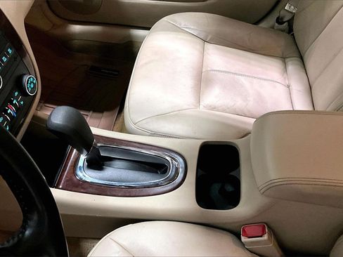 Used 2010 Chevrolet Impala LT w/ Luxury Edition Package image 16