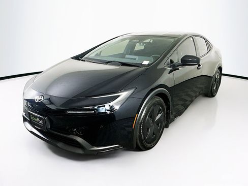 Used 2024 Toyota Prius LE image 3