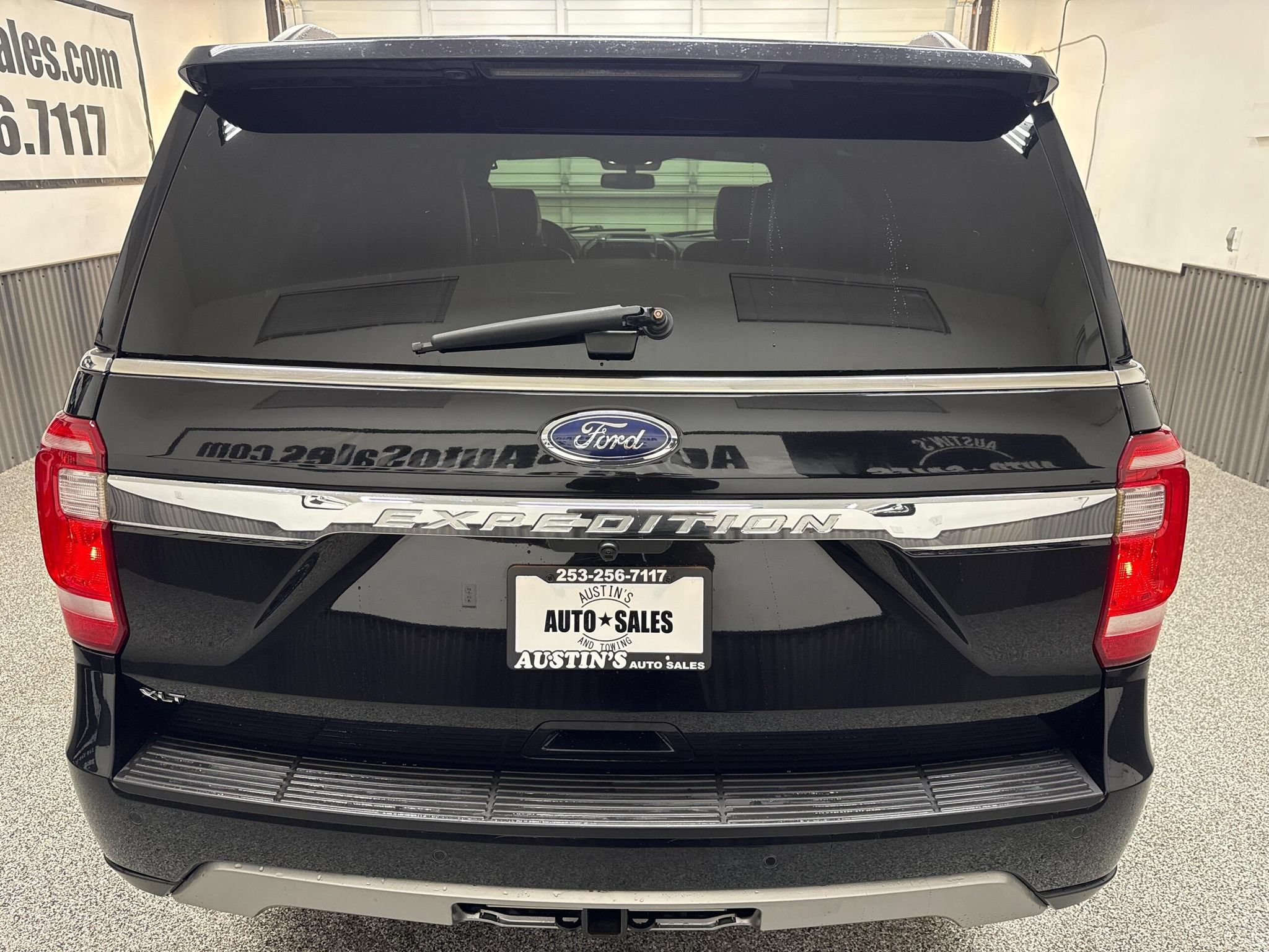 Used 2019 Ford Expedition XLT w/ Equipment Group 201A AWD/4WD image 4