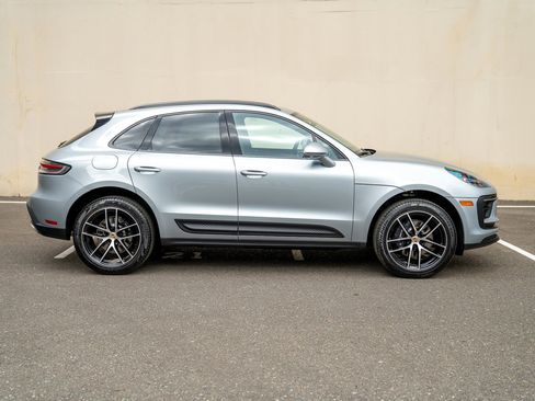 Certified 2026 Porsche Macan AWD/4WD image 8