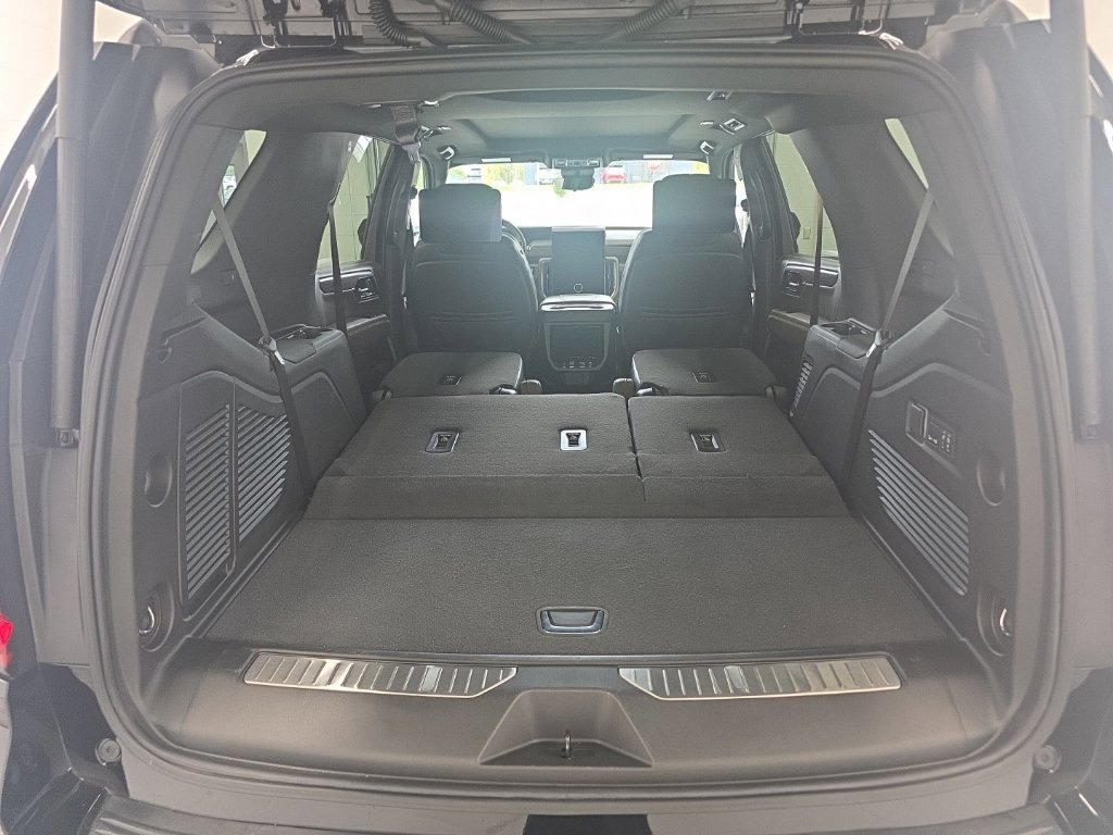 Used 2025 GMC Yukon Denali Ultimate AWD/4WD image 20
