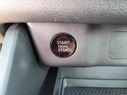 Used 2025 Nissan Rogue SV FWD image 19