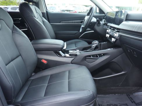 Used 2025 Kia Telluride EX image 21