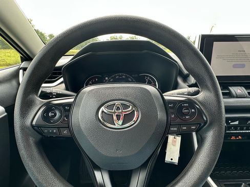 Used 2023 Toyota RAV4 LE AWD/4WD image 12