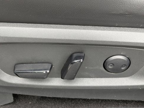 Used 2022 Nissan Pathfinder SL FWD image 17