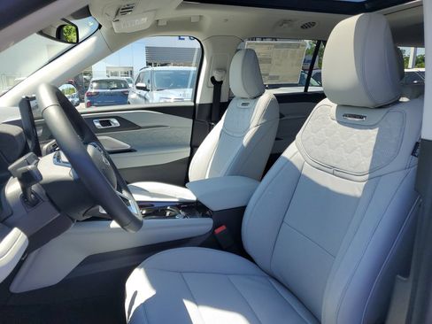 New 2026 Ford Explorer Platinum w/ LUX Leather Package AWD/4WD image 8