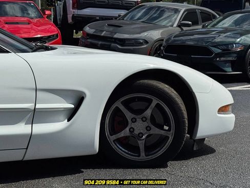 Used 2000 Chevrolet Corvette Coupe w/ Performance Handling Pkg RWD image 7