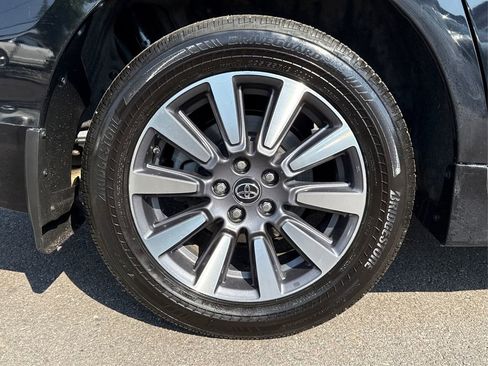 Used 2019 Toyota Sienna XLE image 29