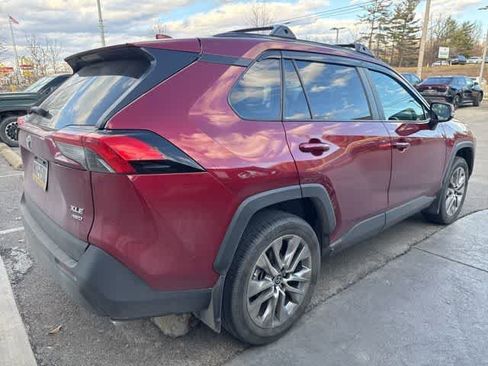 Used 2023 Toyota RAV4 XLE Premium image 4
