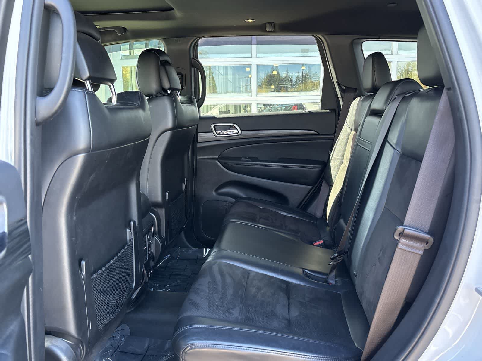 Used 2022 Jeep Grand Cherokee Laredo X AWD/4WD image 8