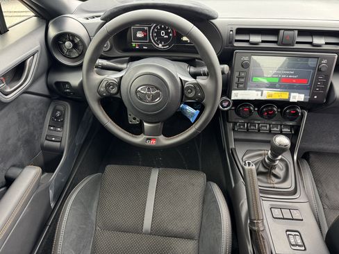 New 2026 Toyota GR86 YUZU Limited image 4