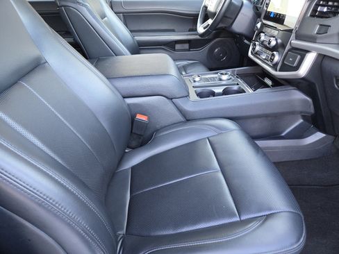 Used 2024 Ford Expedition XLT image 14