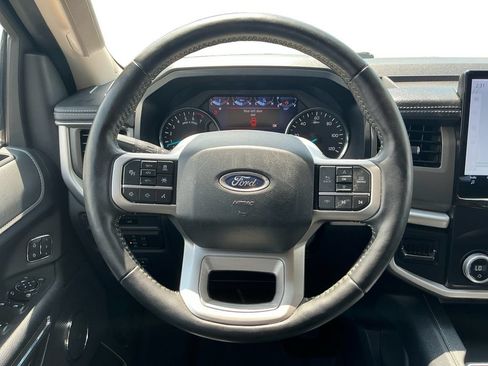 Used 2024 Ford Expedition XLT RWD image 18