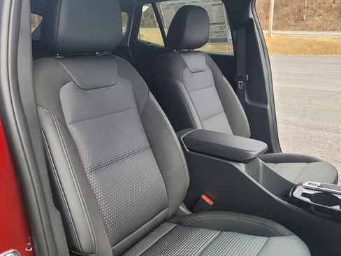 Used 2025 Chevrolet Trax LT w/ Driver Confidence Package image 19