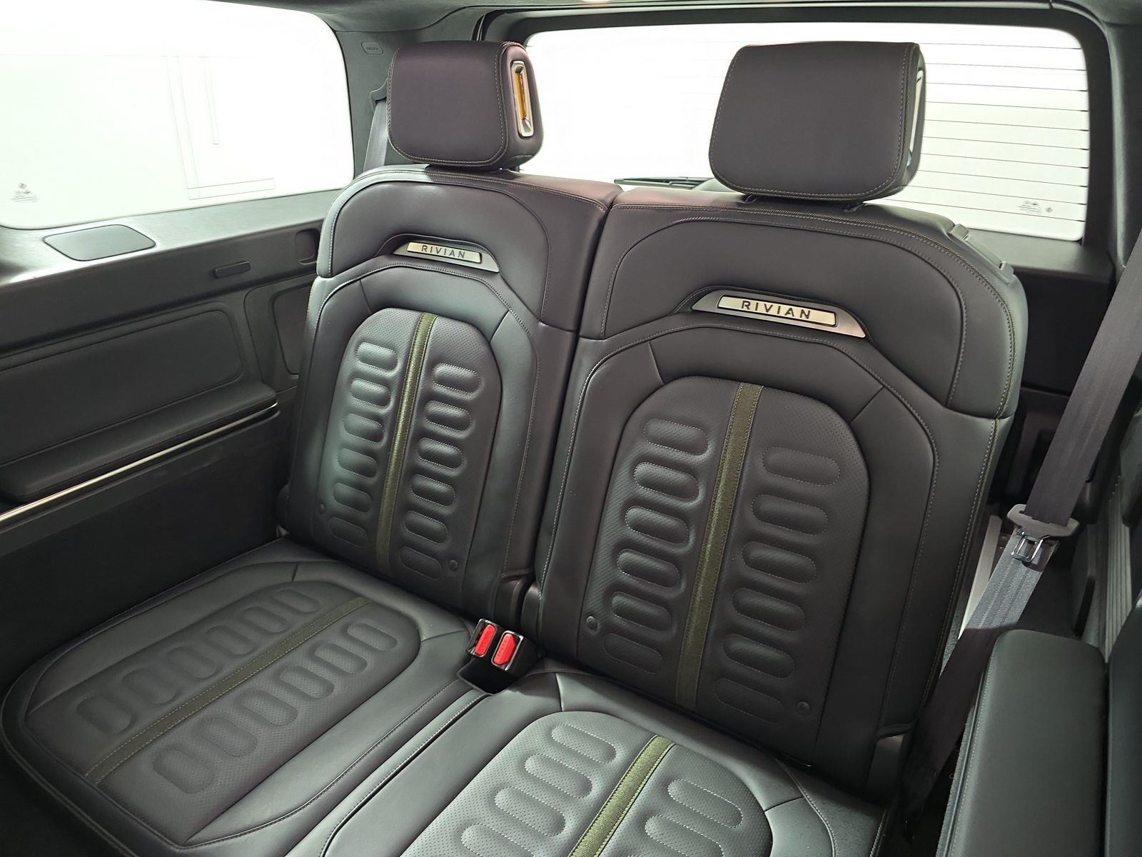 Used 2024 Rivian R1S Adventure Dual AWD/4WD image 22