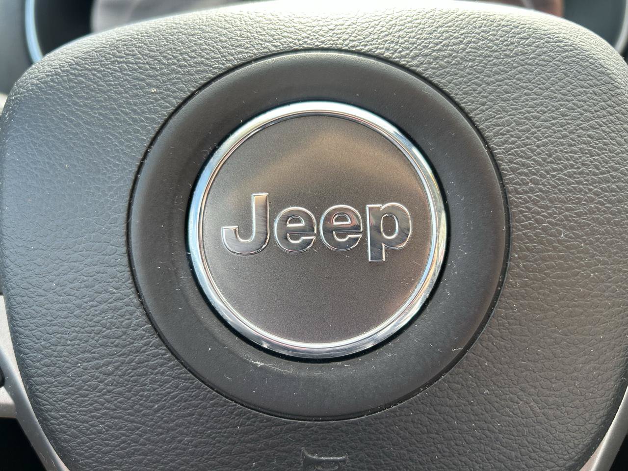 Used 2019 Jeep Cherokee Latitude w/ Popular Appearance Group FWD image 20