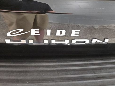 Used 2022 GMC Yukon XL Denali AWD/4WD image 38