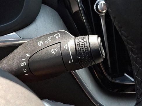 Certified 2025 Volvo XC60 B5 Plus image 24