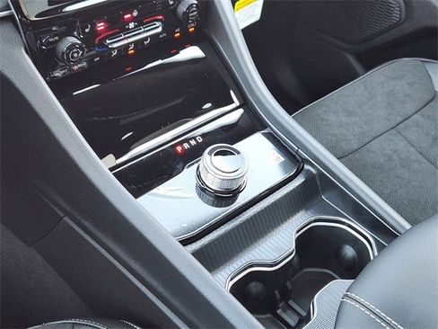 New 2025 Jeep Grand Cherokee Altitude image 15