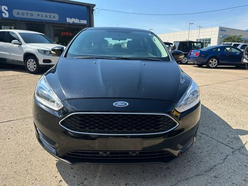 Used 2016 Ford Focus SE FWD image 2