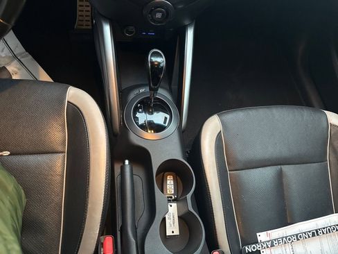 Used 2015 Hyundai Veloster Turbo image 18