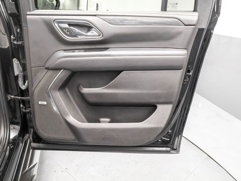 Used 2021 GMC Yukon XL SLT image 36