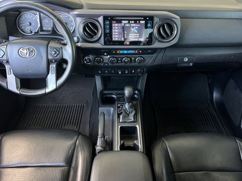 Used 2019 Toyota Tacoma TRD Off-Road w/ TRD Premium Off Road Package AWD/4WD image 16