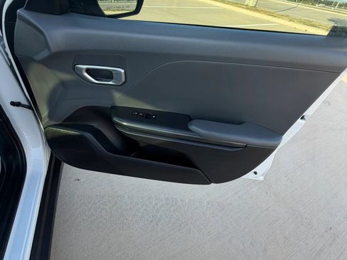 Used 2025 Kia K4 FWD image 38