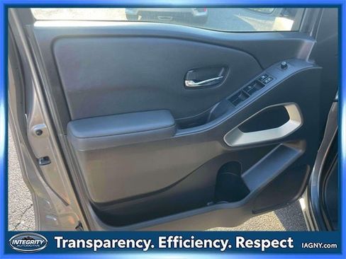 Certified 2024 Nissan Frontier SV image 17