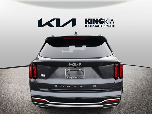 Certified 2022 Kia Sorento S w/ Panoramic Sunroof Package image 4