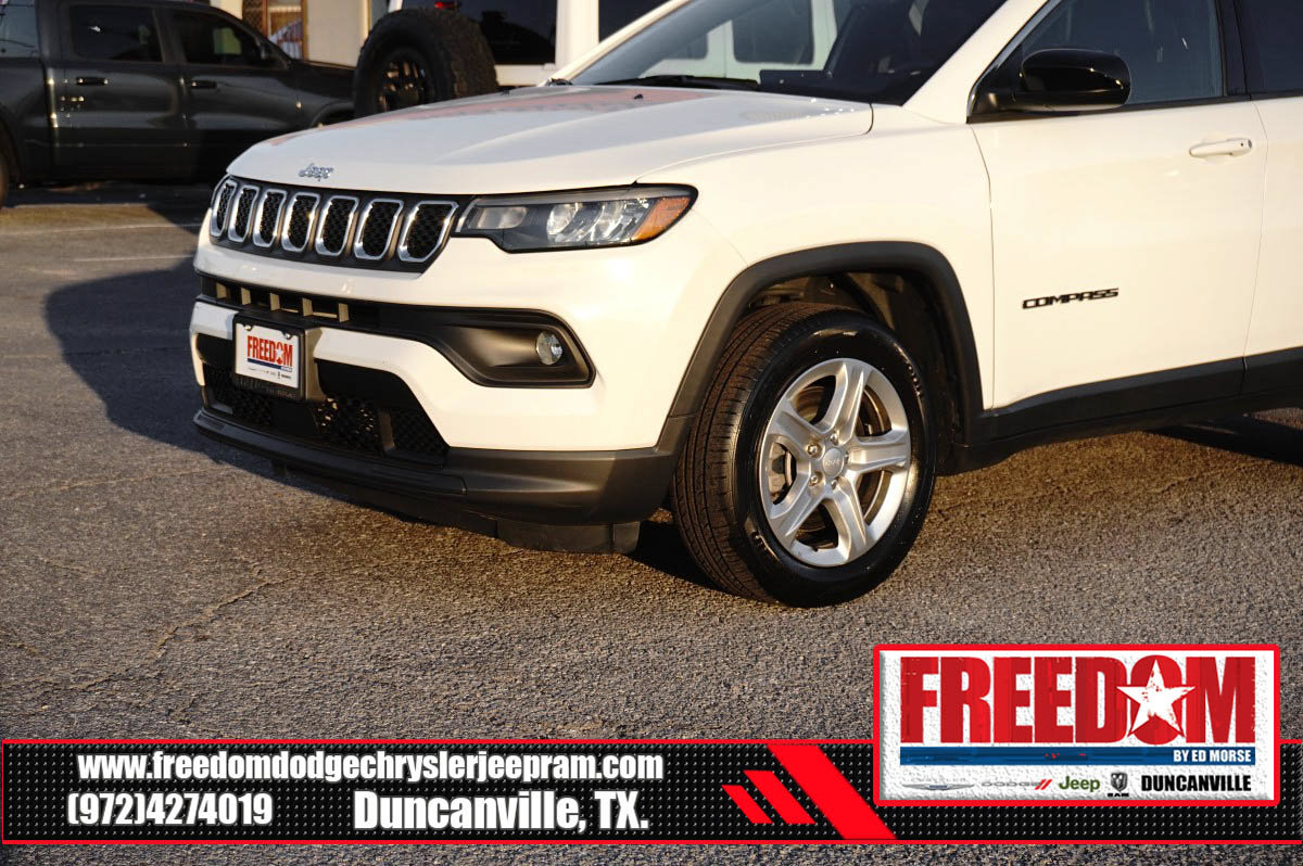 Used 2024 Jeep Compass Latitude AWD/4WD image 41