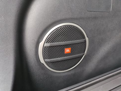 Used 2025 Toyota Corolla Cross AWD Hybrid w/ Moonroof Package image 12