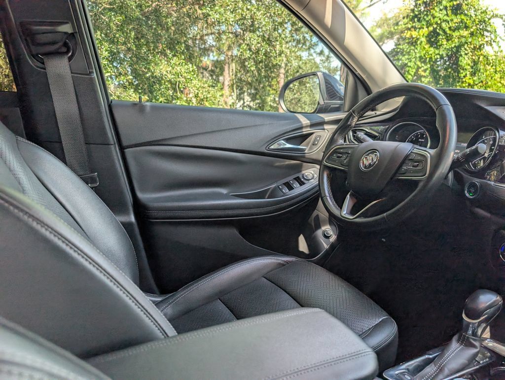 Used 2022 Buick Encore GX Essence w/ Experience Buick Package FWD image 13