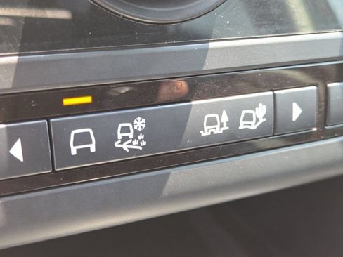Used 2018 Land Rover Discovery Sport SE AWD/4WD image 11