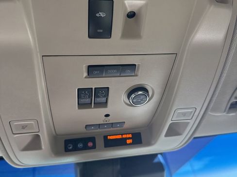 Used 2017 Cadillac Escalade Luxury image 9