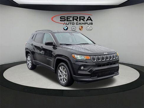 Used 2022 Jeep Compass Latitude image 11